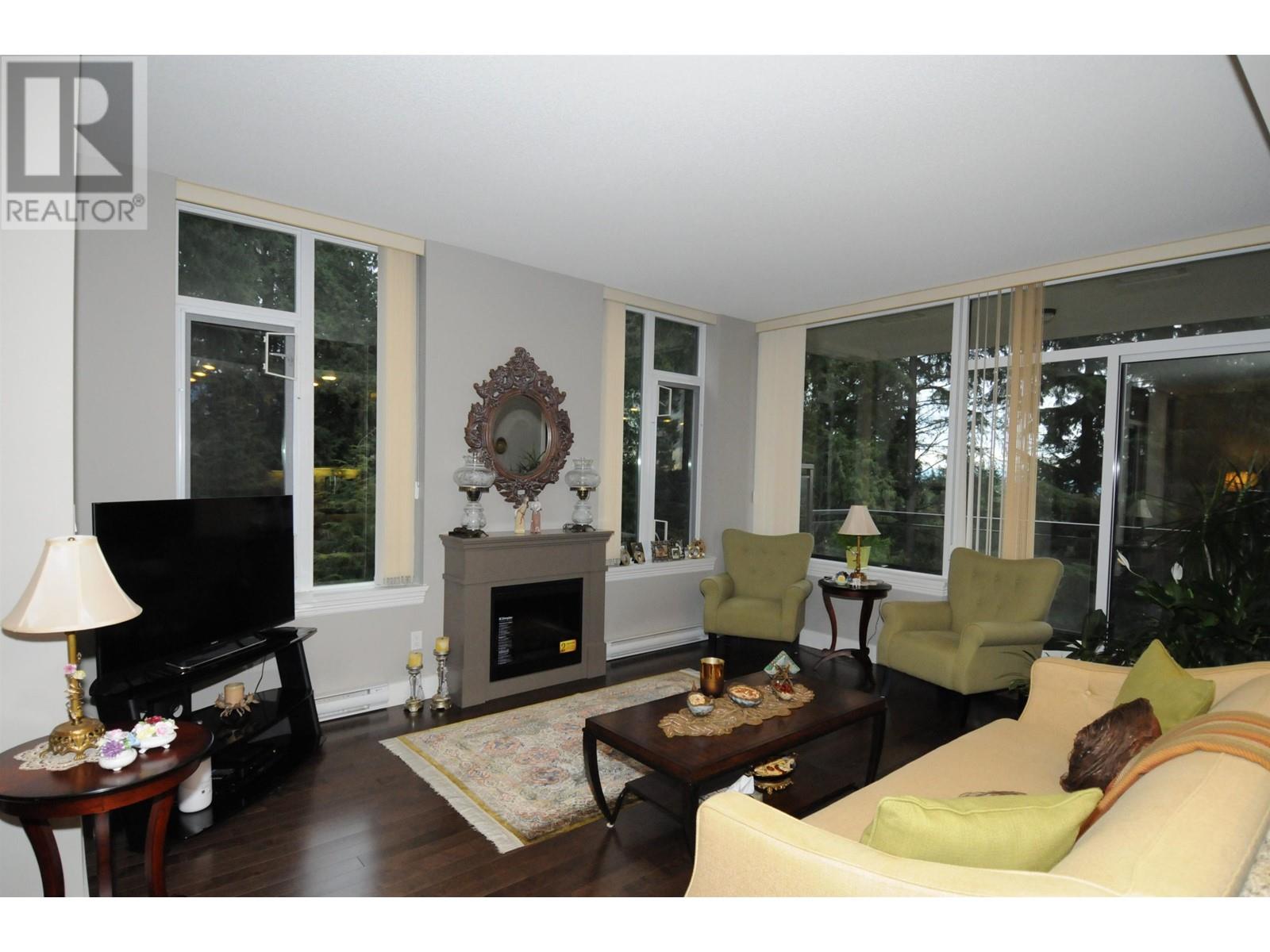 403 1415 Parkway Boulevard, Coquitlam, British Columbia  V3E 0C7 - Photo 2 - R2839055
