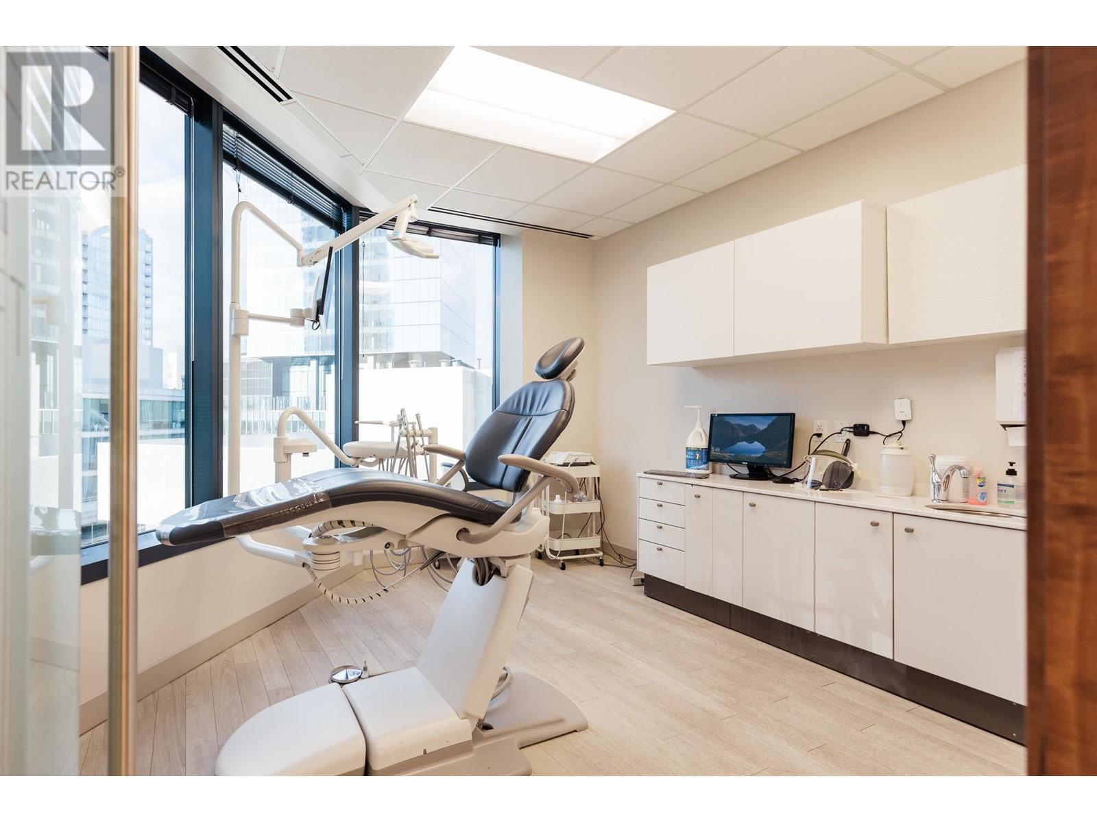 1700 1111 W Georgia Street, Vancouver, British Columbia  V6E 4M3 - Photo 9 - C8057327
