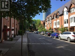 13 PORTNEUF COURT Toronto (Waterfront Communities)