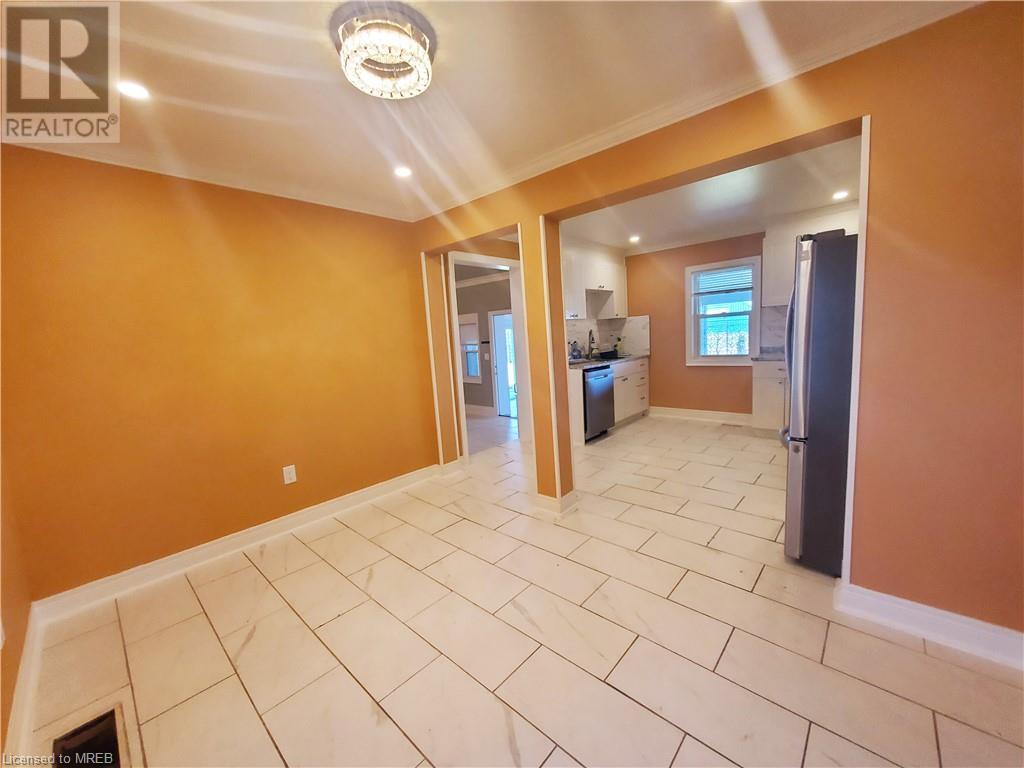 8731 Ridge Road, Niagara Falls, Ontario  L3B 5N7 - Photo 13 - 40537248