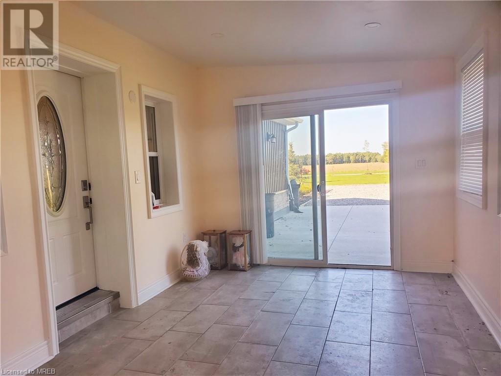 8731 Ridge Road, Niagara Falls, Ontario  L3B 5N7 - Photo 2 - 40537248