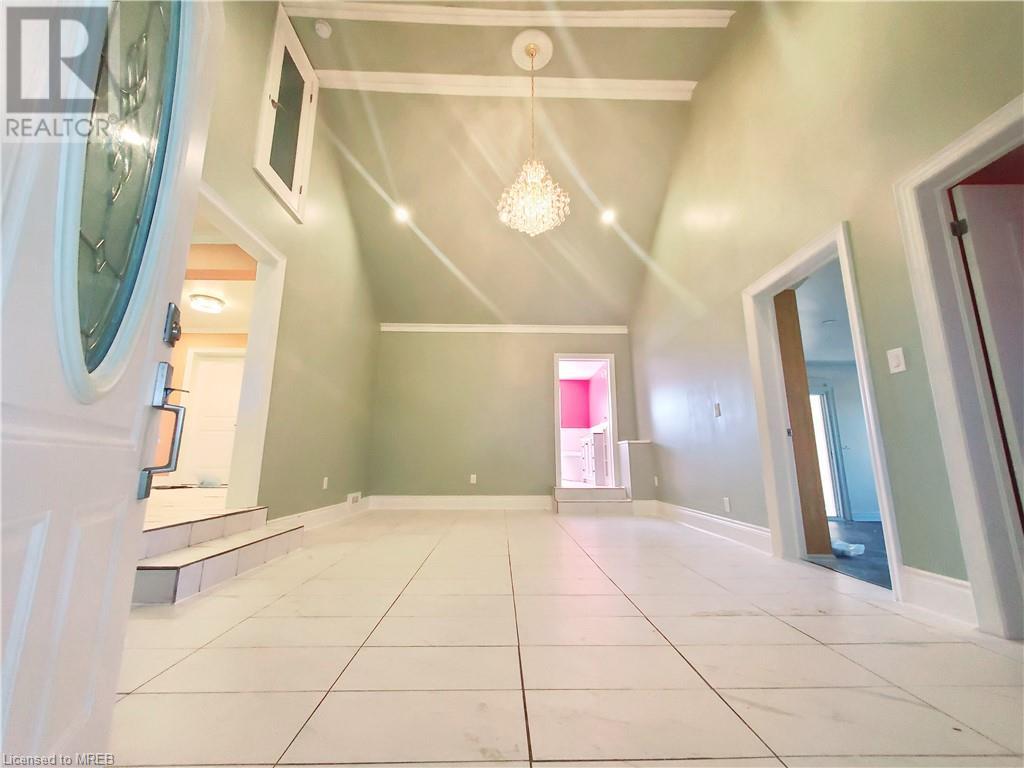 8731 Ridge Road, Niagara Falls, Ontario  L3B 5N7 - Photo 3 - 40537248