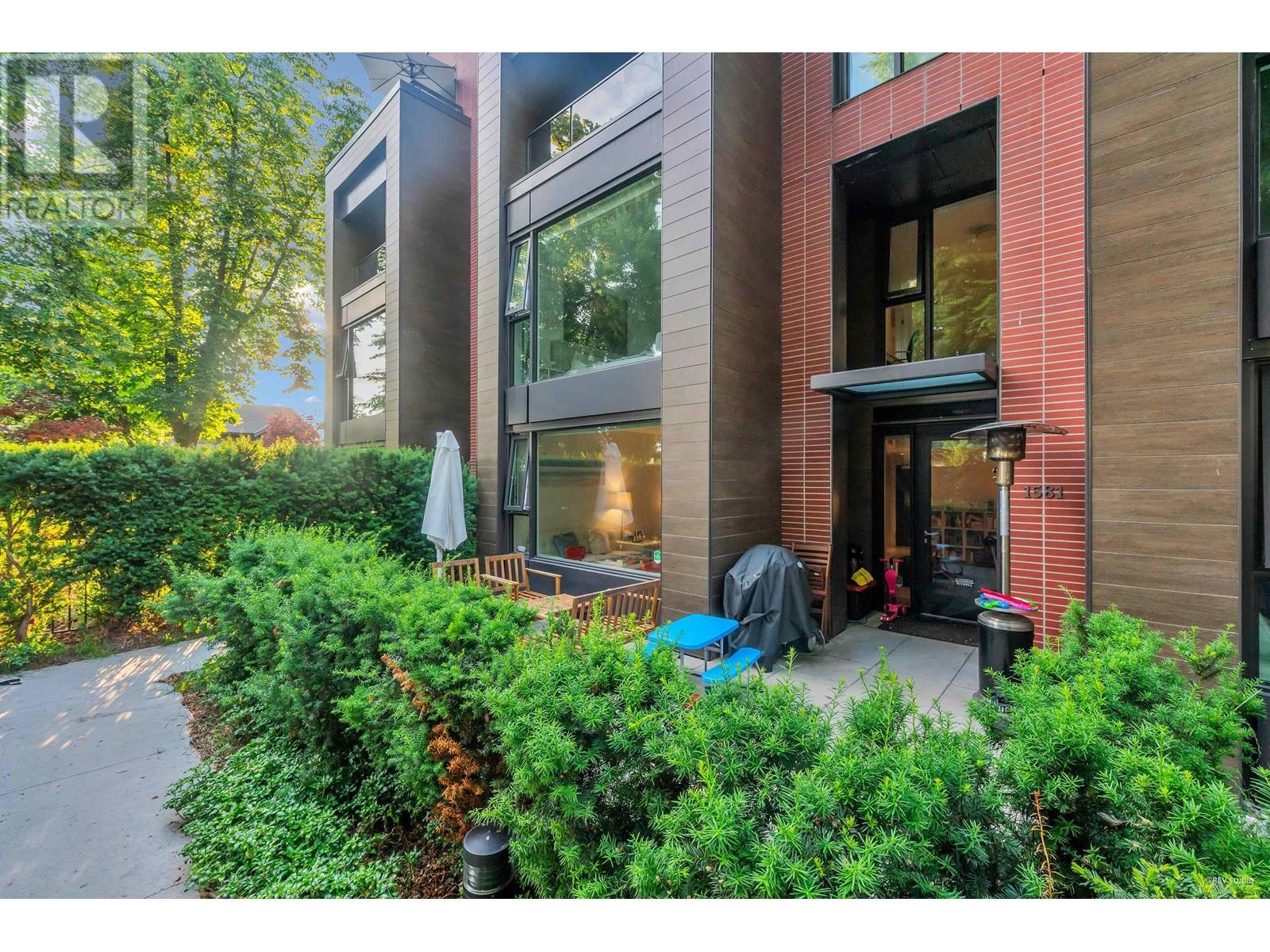 1581 W 57th Avenue, Vancouver, British Columbia  V6P 0H7 - Photo 12 - R2846910