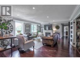 #306 -390 UPPER MIDDLE RD E