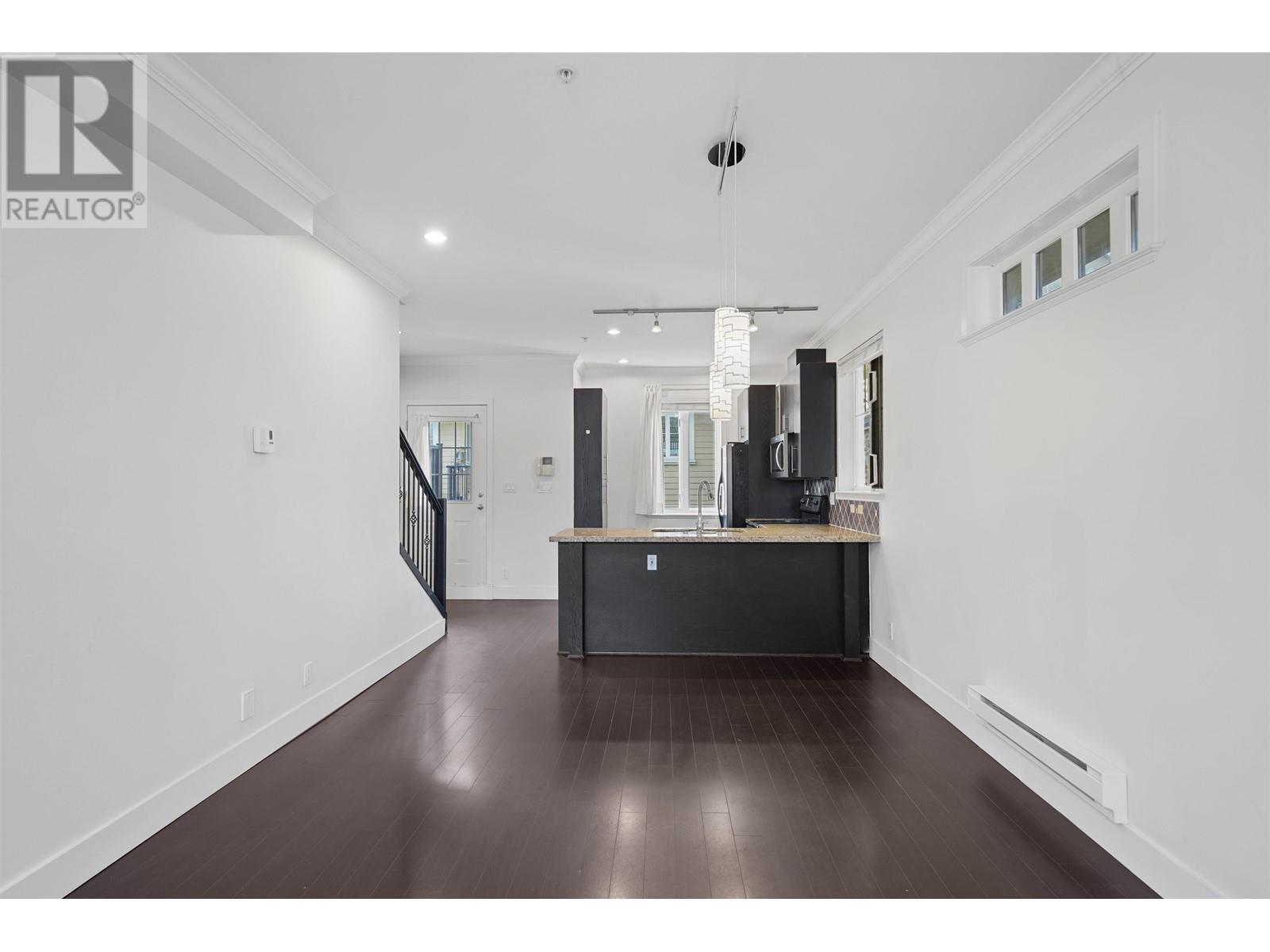 1403 E 28th Avenue, Vancouver, British Columbia  V5N 2X3 - Photo 2 - R2846957