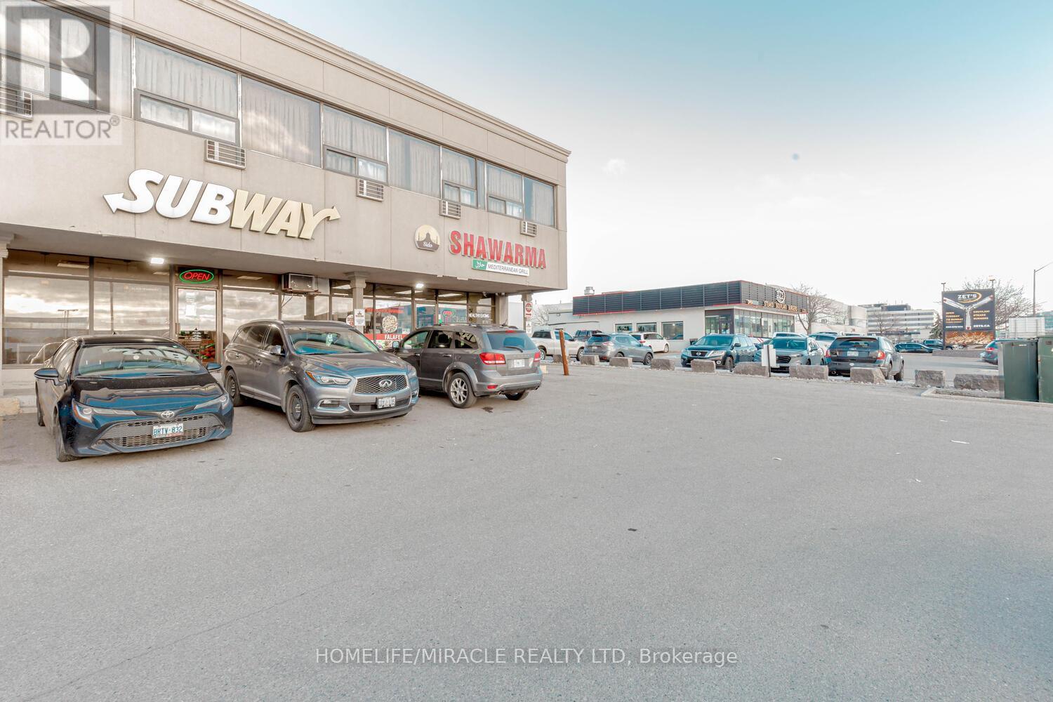 6465 Airport Road, Mississauga, Ontario  L4V 1R8 - Photo 2 - W8046936