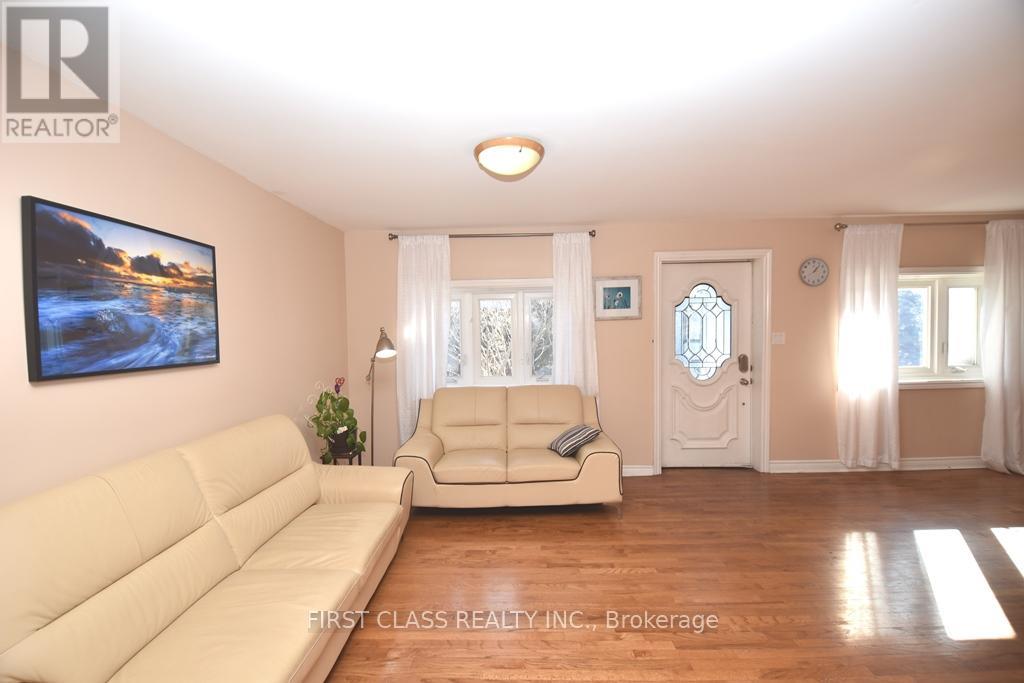 180 Cocksfield Avenue, Toronto, Ontario  M3H 3T5 - Photo 10 - C8029900