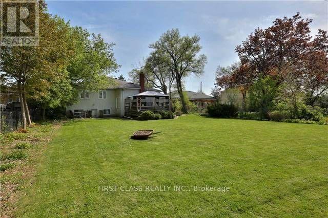 For Sale in Toronto - 180 Cocksfield Ave, Toronto, Ontario  M3H 3T5 - Photo 22 - C8029900
