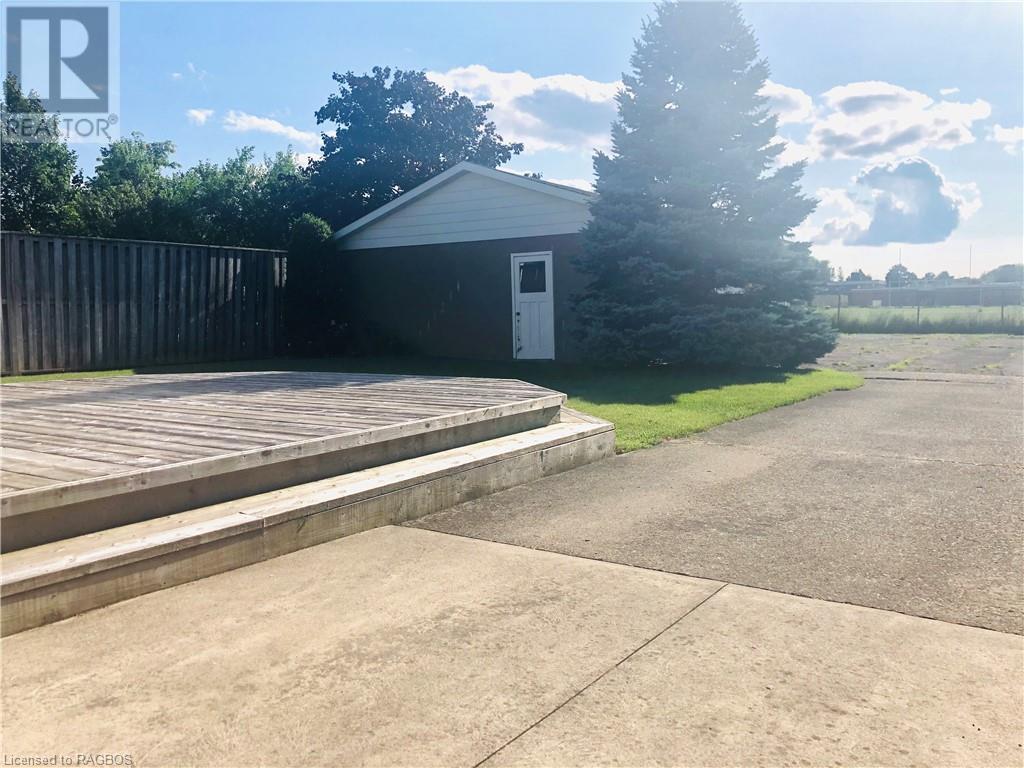 958 6th Avenue W, Owen Sound, Ontario  N5K 5G4 - Photo 3 - 40537335