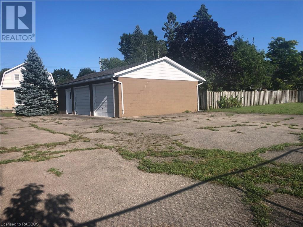 958 6th Avenue W, Owen Sound, Ontario  N5K 5G4 - Photo 4 - 40537335