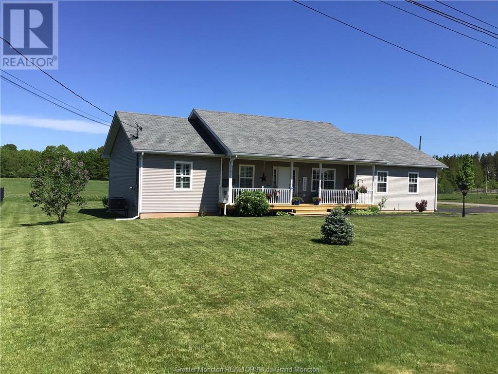 20 Riverside Dr, Petitcodiac, New Brunswick  E4Z 4T7 - Photo 1 - M157226