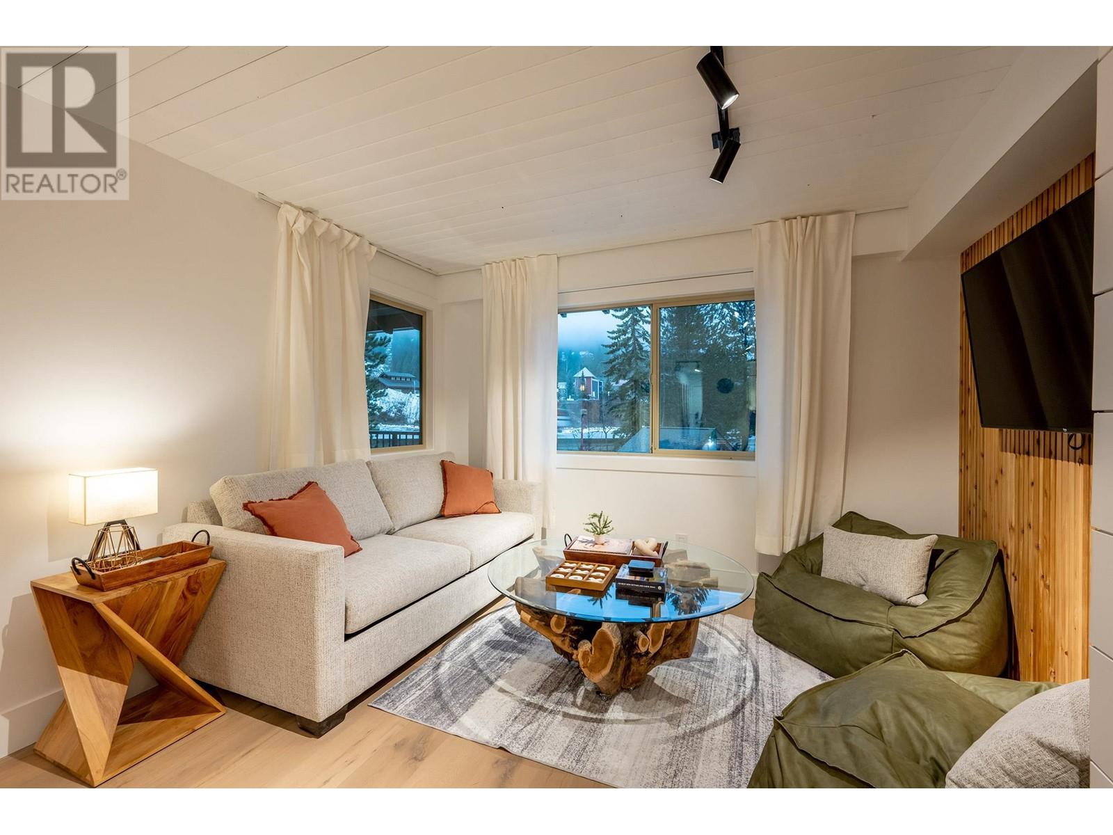 204 2021 Karen Crescent, Whistler, British Columbia  V8E 0H1 - Photo 2 - R2847481
