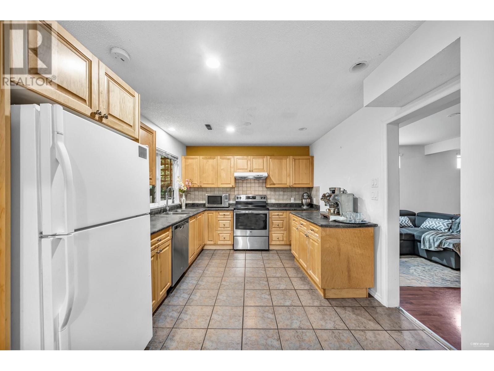1243 Hornby Street, Coquitlam, British Columbia  V3E 1C6 - Photo 11 - R2847623
