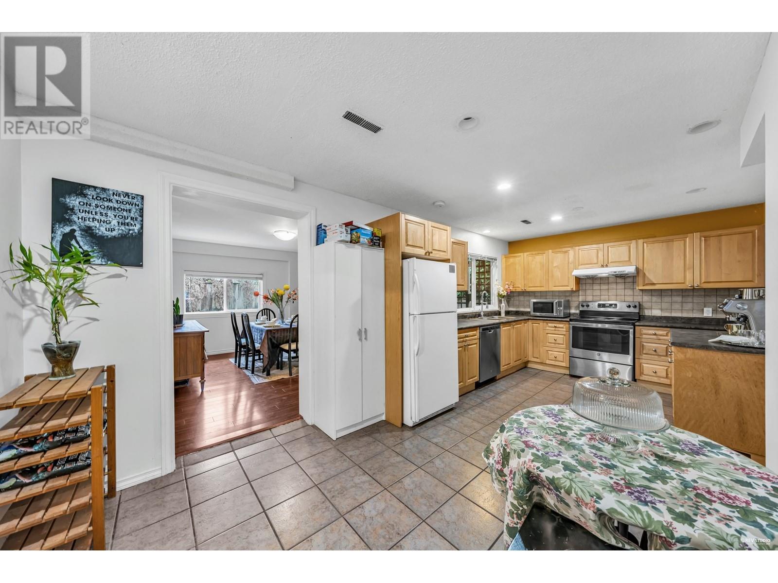 1243 Hornby Street, Coquitlam, British Columbia  V3E 1C6 - Photo 9 - R2847623