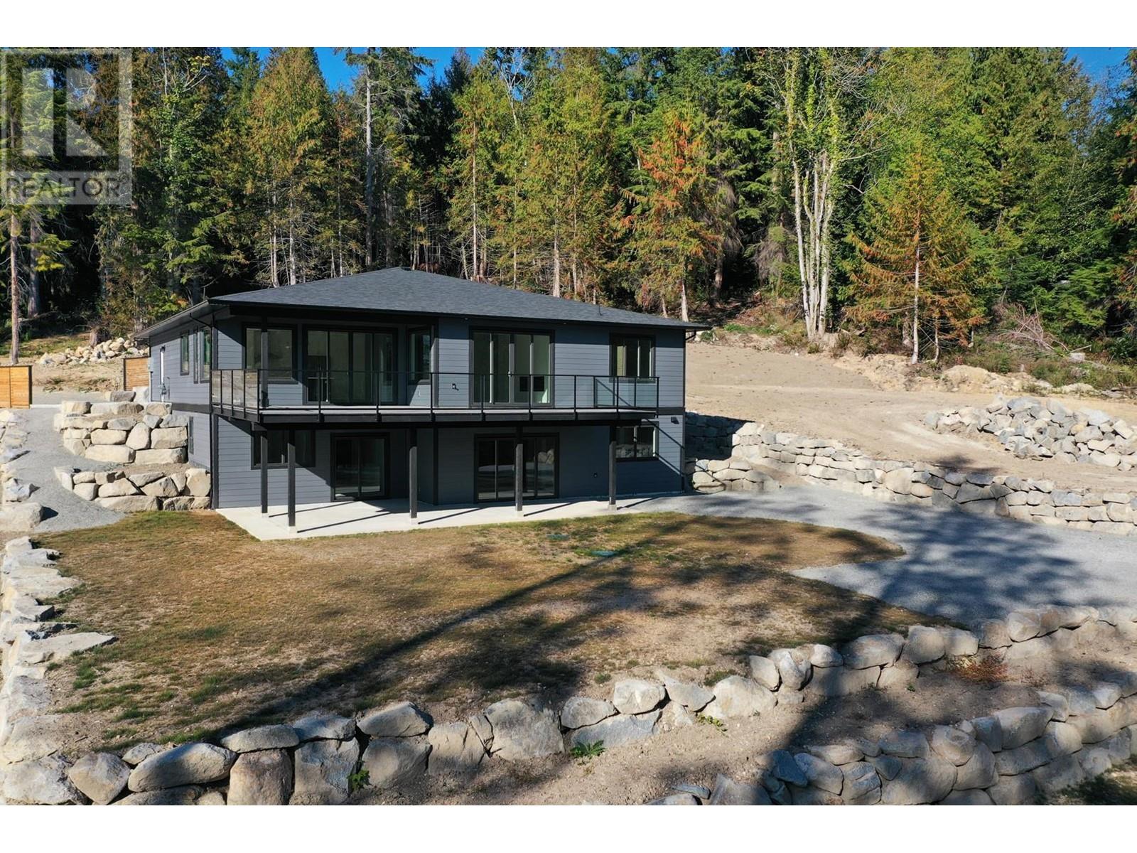 2390 Lower Road, Roberts Creek, British Columbia  V0N 2W6 - Photo 2 - R2847644