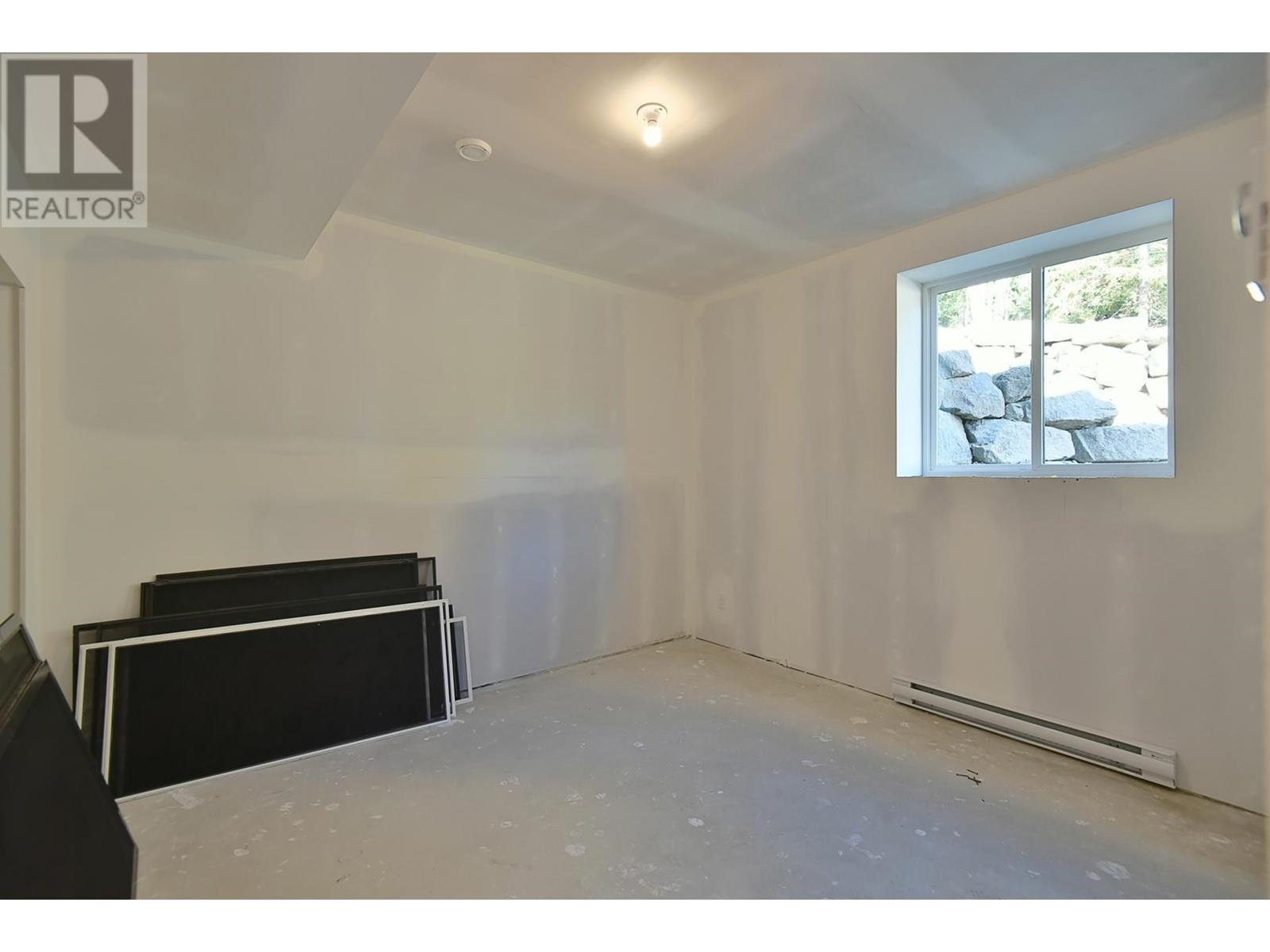 2390 Lower Road, Roberts Creek, British Columbia  V0N 2W6 - Photo 37 - R2847644