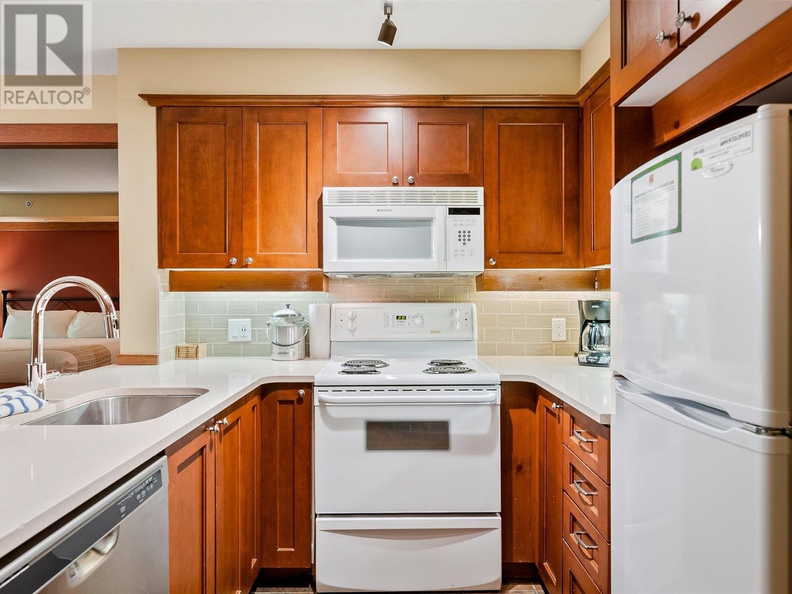 403 G3 4653 Blackcomb Way, Whistler, British Columbia  V8E 0Y9 - Photo 2 - R2847657