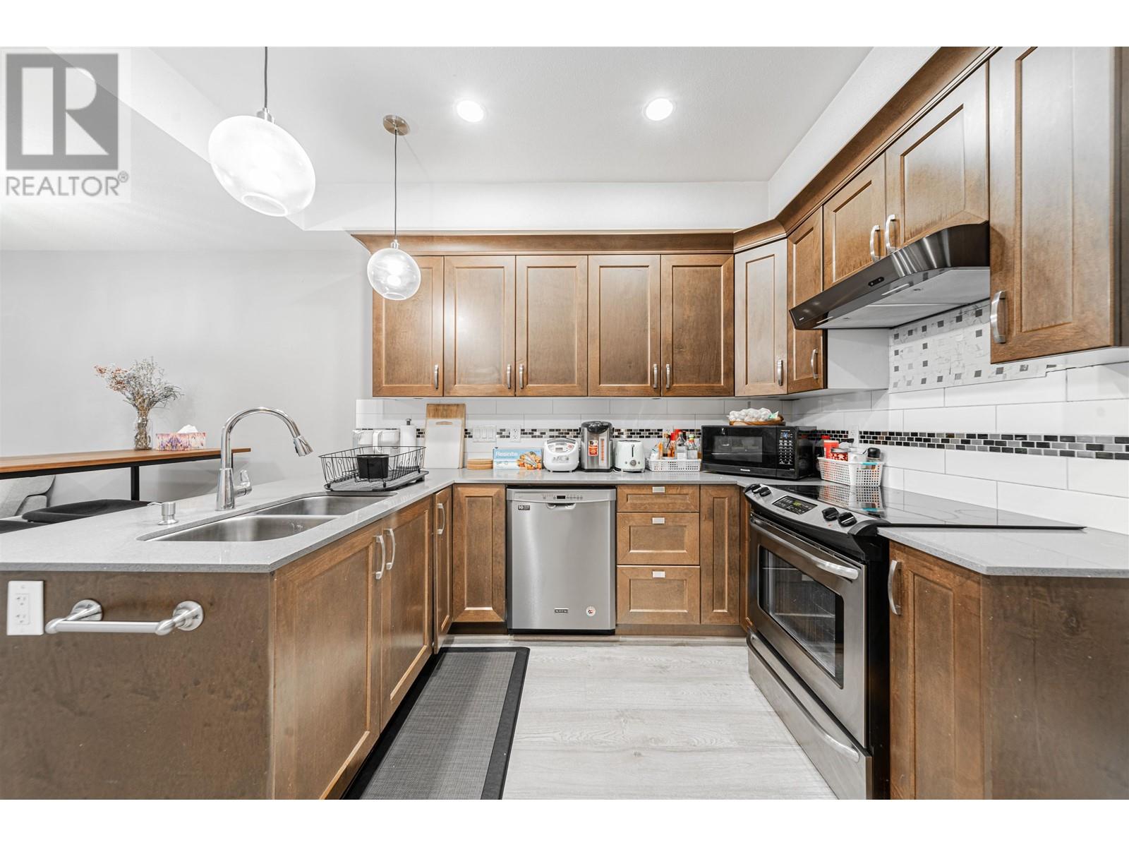 111 828 Royal Avenue, New Westminster, British Columbia  V3M 1J9 - Photo 11 - R2847708