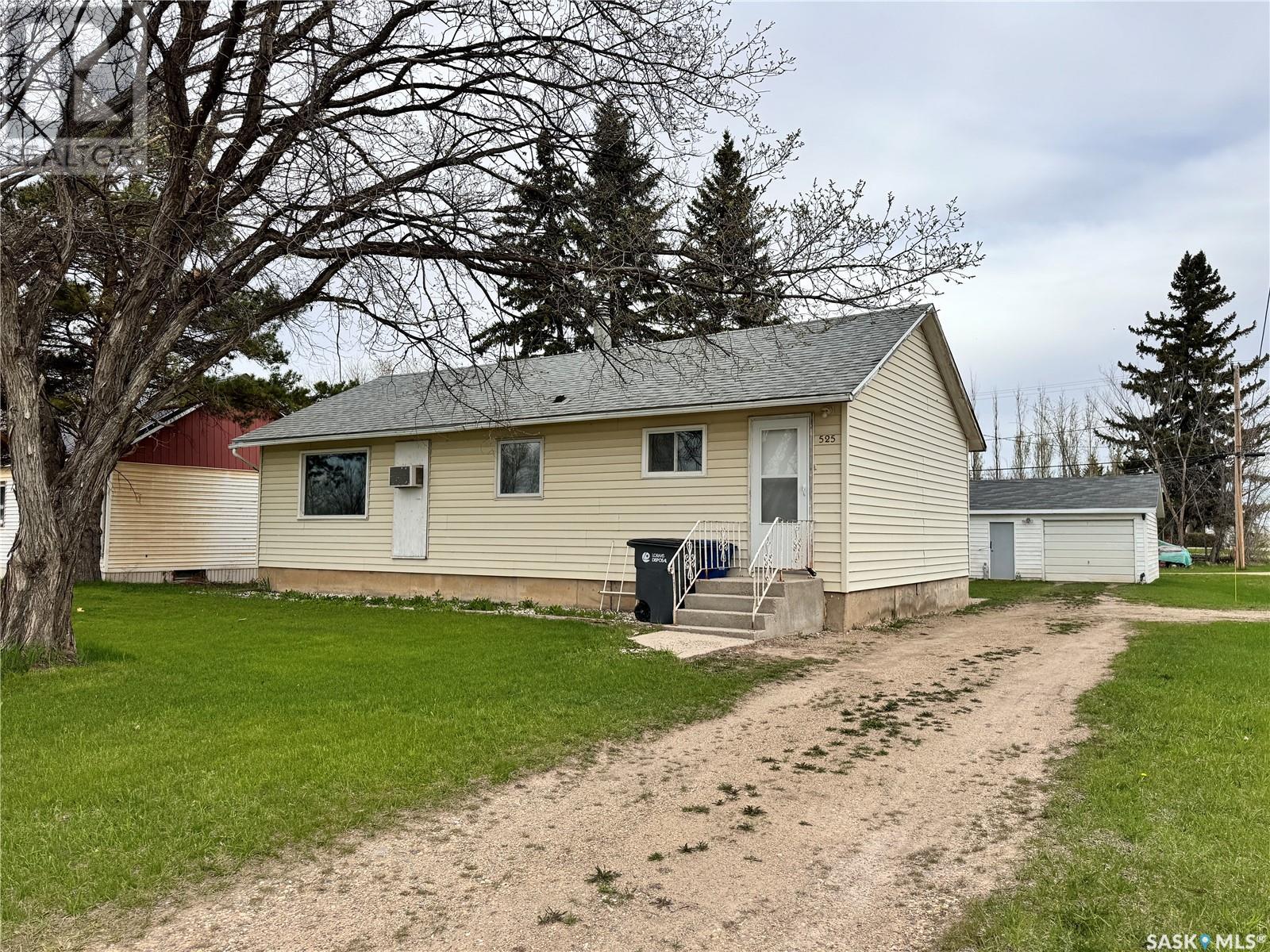 525 1st Avenue, Raymore, Saskatchewan  S0A 3J0 - Photo 1 - SK958463