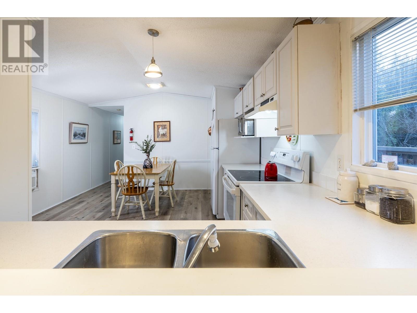 29 5575 Mason Road, Sechelt, British Columbia  V7Z 0K9 - Photo 8 - R2847236