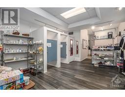 73 KING STREET W