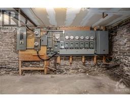 73 KING STREET W