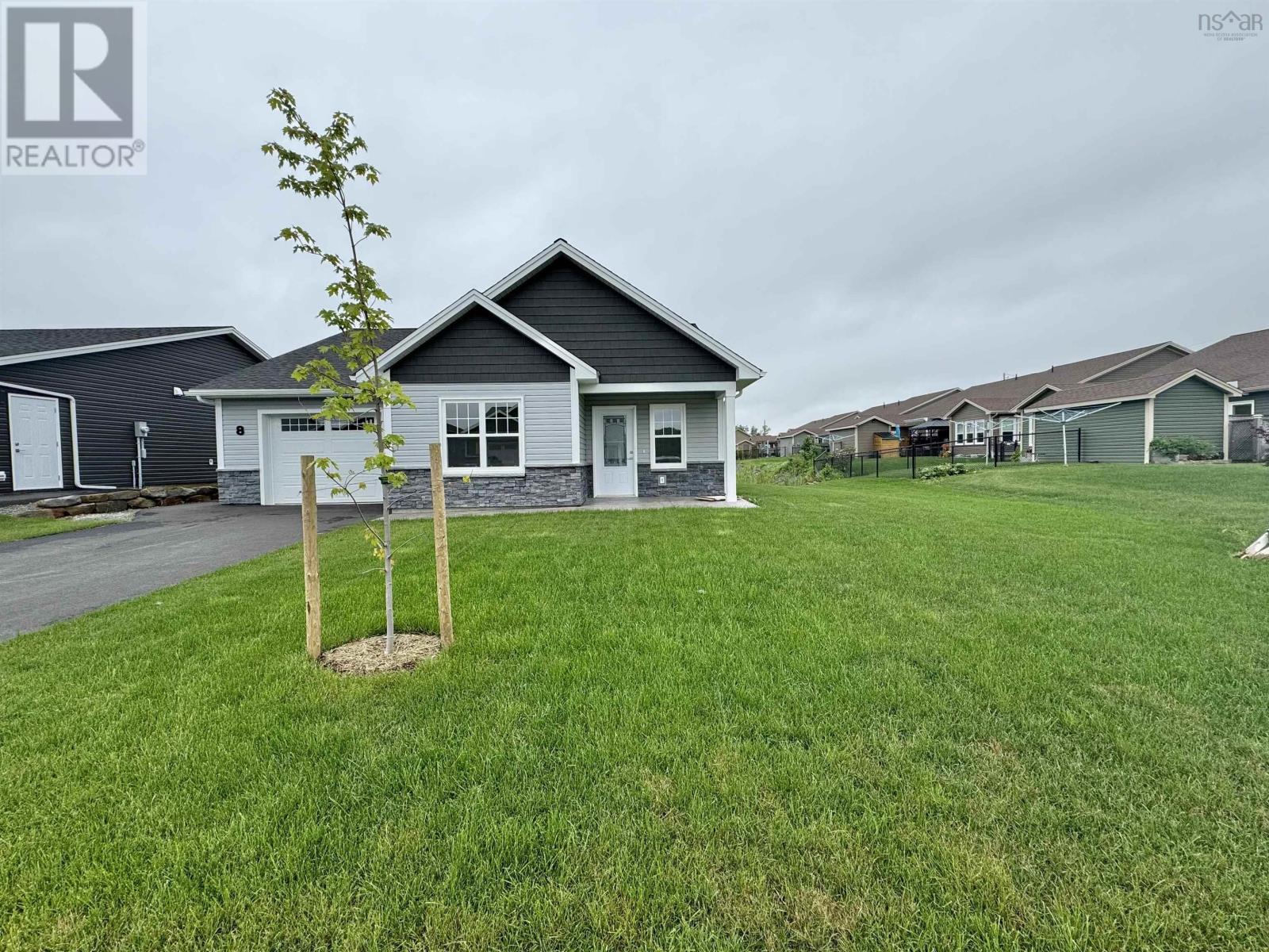 8 Elizabeth Avenue, Garlands Crossing, Nova Scotia  B0N 2T0 - Photo 1 - 202402327
