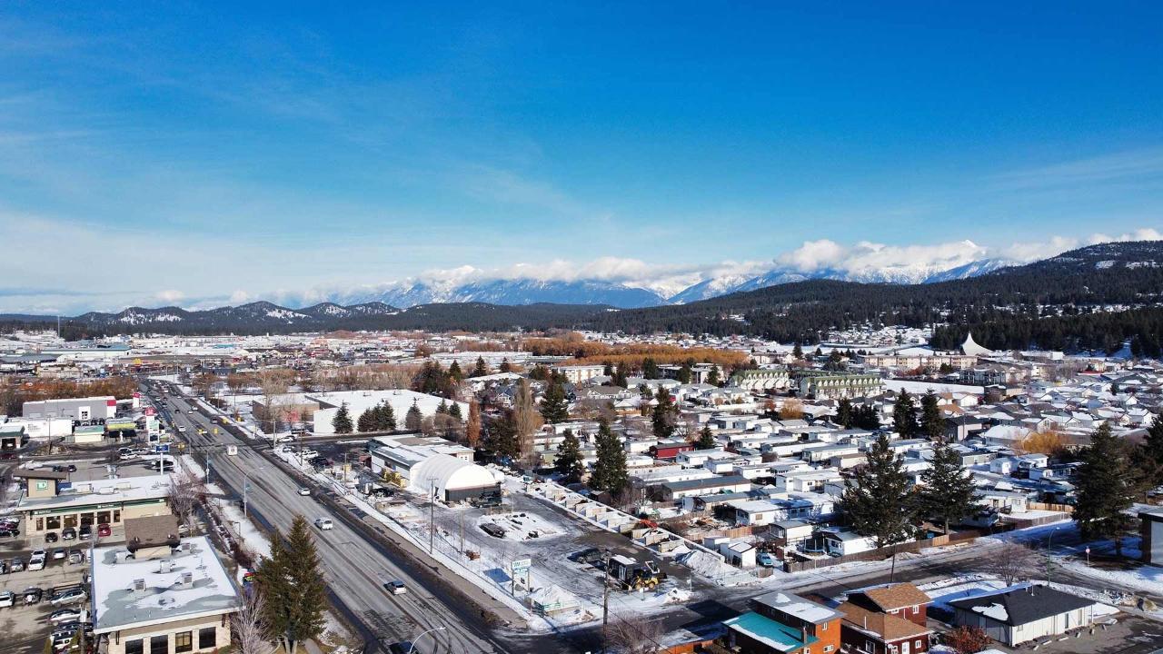 2025 10th St, Cranbrook North, British Columbia  V1C 4H5 - Photo 2 - 2474843