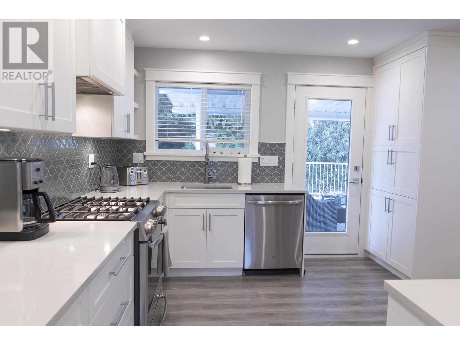 1852 Chalmers Avenue, Port Coquitlam, British Columbia  V3B 2T4 - Photo 6 - R2847784