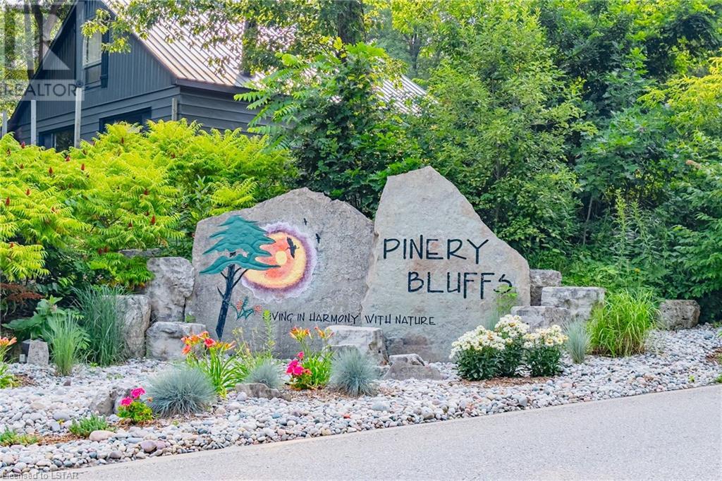 10099 Pinery Bluffs Road, Lambton Shores, Ontario  N0M 1T0 - Photo 3 - 40537532