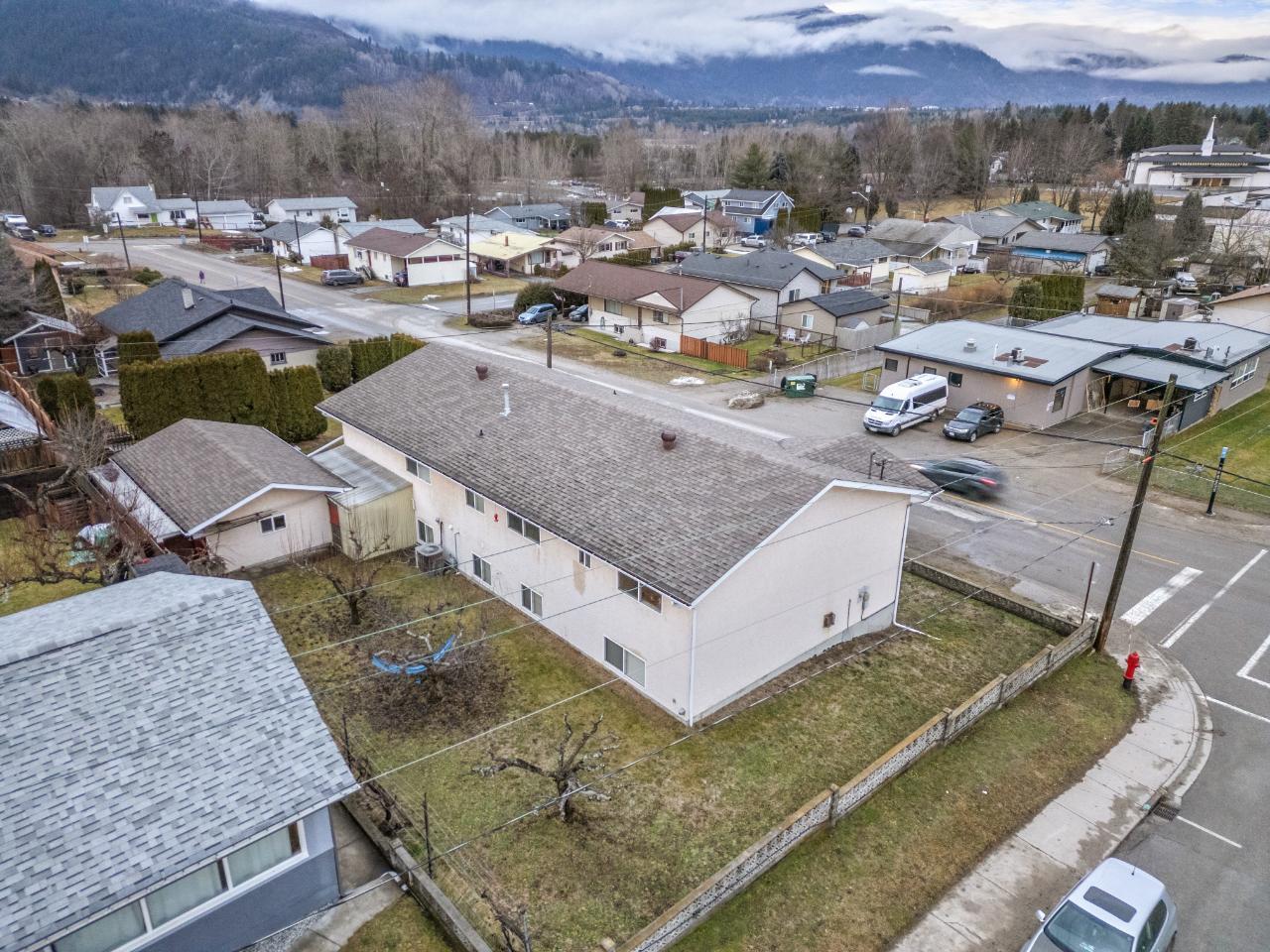 677 6th Street, Castlegar, British Columbia  V1N 3Y6 - Photo 4 - 2474829