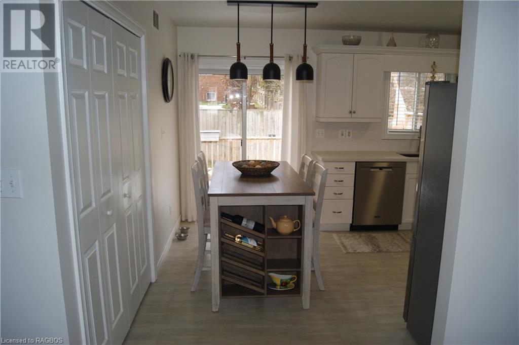 688 22nd Avenue, Hanover, Ontario  N4N 3W8 - Photo 15 - 40533917