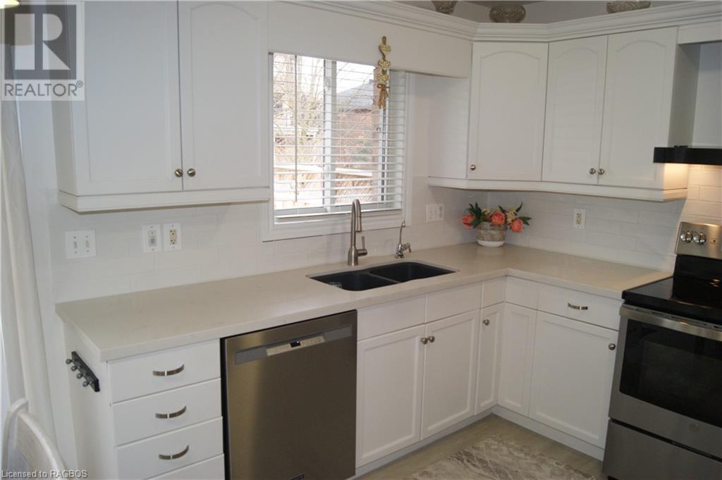 688 22nd Avenue, Hanover, Ontario  N4N 3W8 - Photo 16 - 40533917
