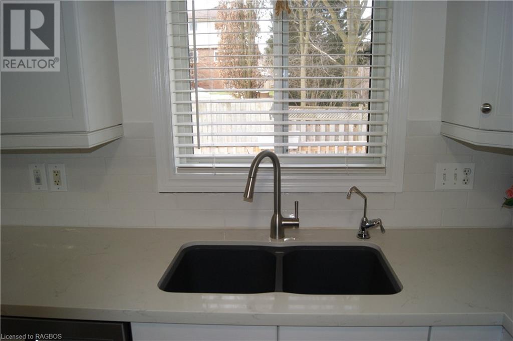 688 22nd Avenue, Hanover, Ontario  N4N 3W8 - Photo 21 - 40533917