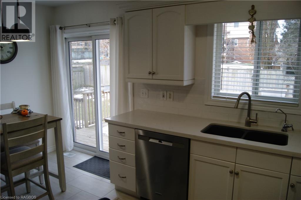 688 22nd Avenue, Hanover, Ontario  N4N 3W8 - Photo 23 - 40533917
