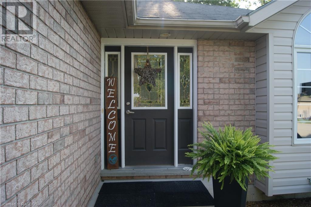 688 22nd Avenue, Hanover, Ontario  N4N 3W8 - Photo 5 - 40533917