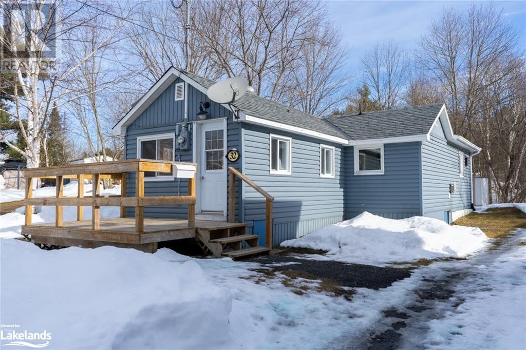 32 Railway Avenue, Parry Sound, Ontario  P2A 2R6 - Photo 1 - 40537126