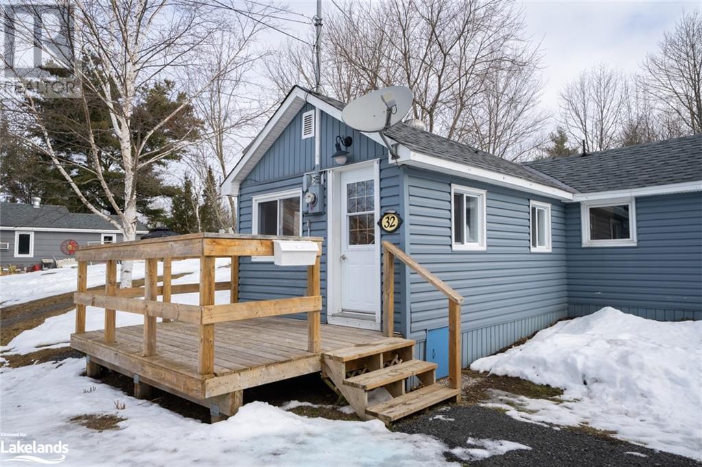 32 Railway Avenue, Parry Sound, Ontario  P2A 2R6 - Photo 2 - 40537126