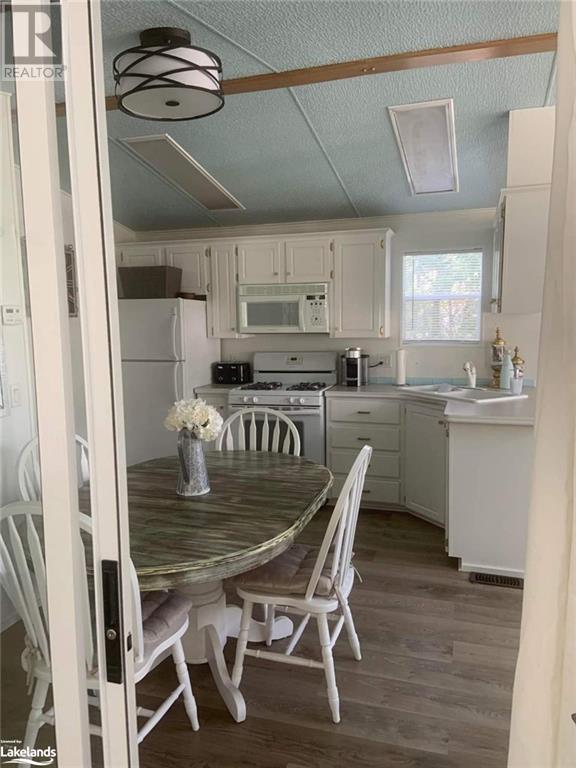 255 Tenth Street, Wasaga Beach, Ontario  L9Z 1X7 - Photo 6 - 40535491