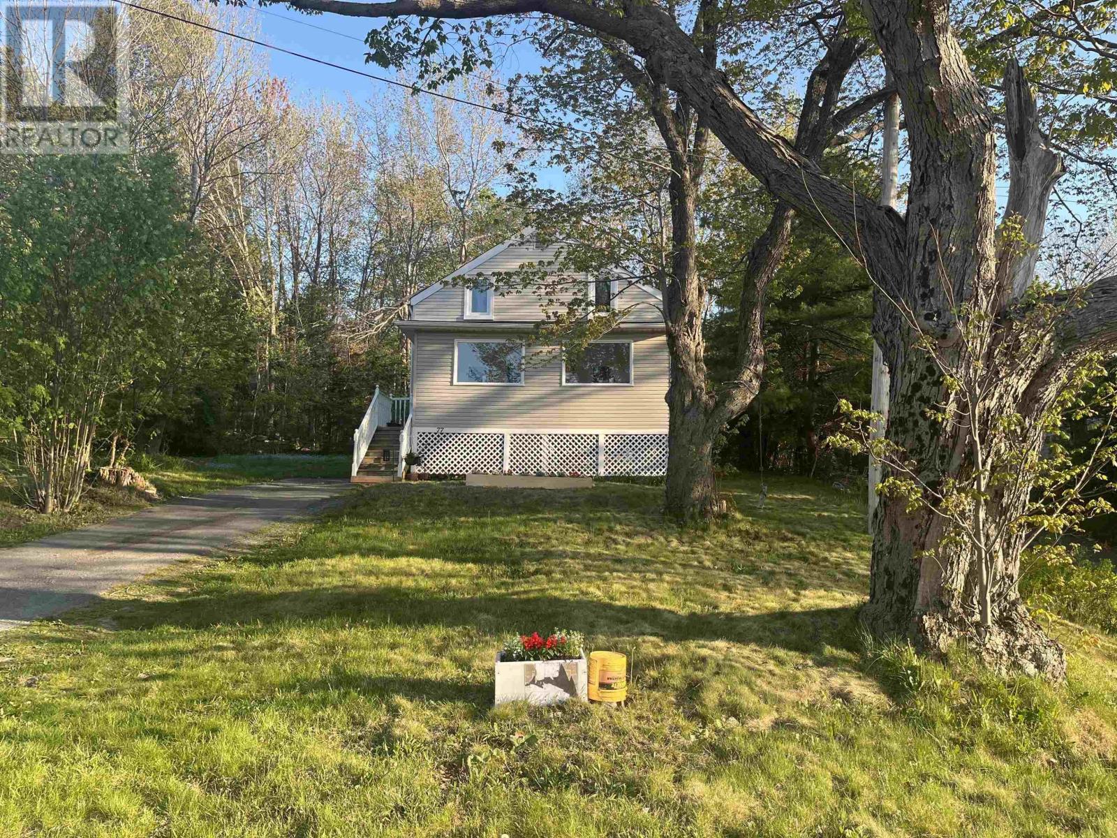 77 Dartmouth Road, Bedford, Nova Scotia  B4A 2L5 - Photo 1 - 202402383