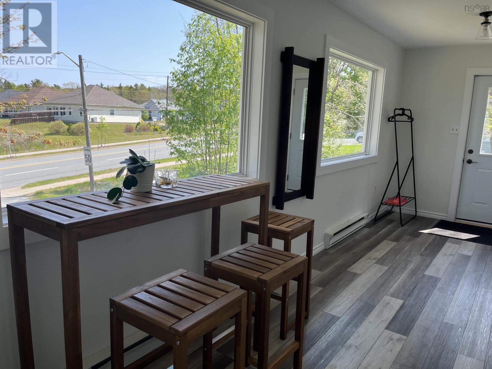 77 Dartmouth Road, Bedford, Nova Scotia  B4A 2L5 - Photo 3 - 202402383