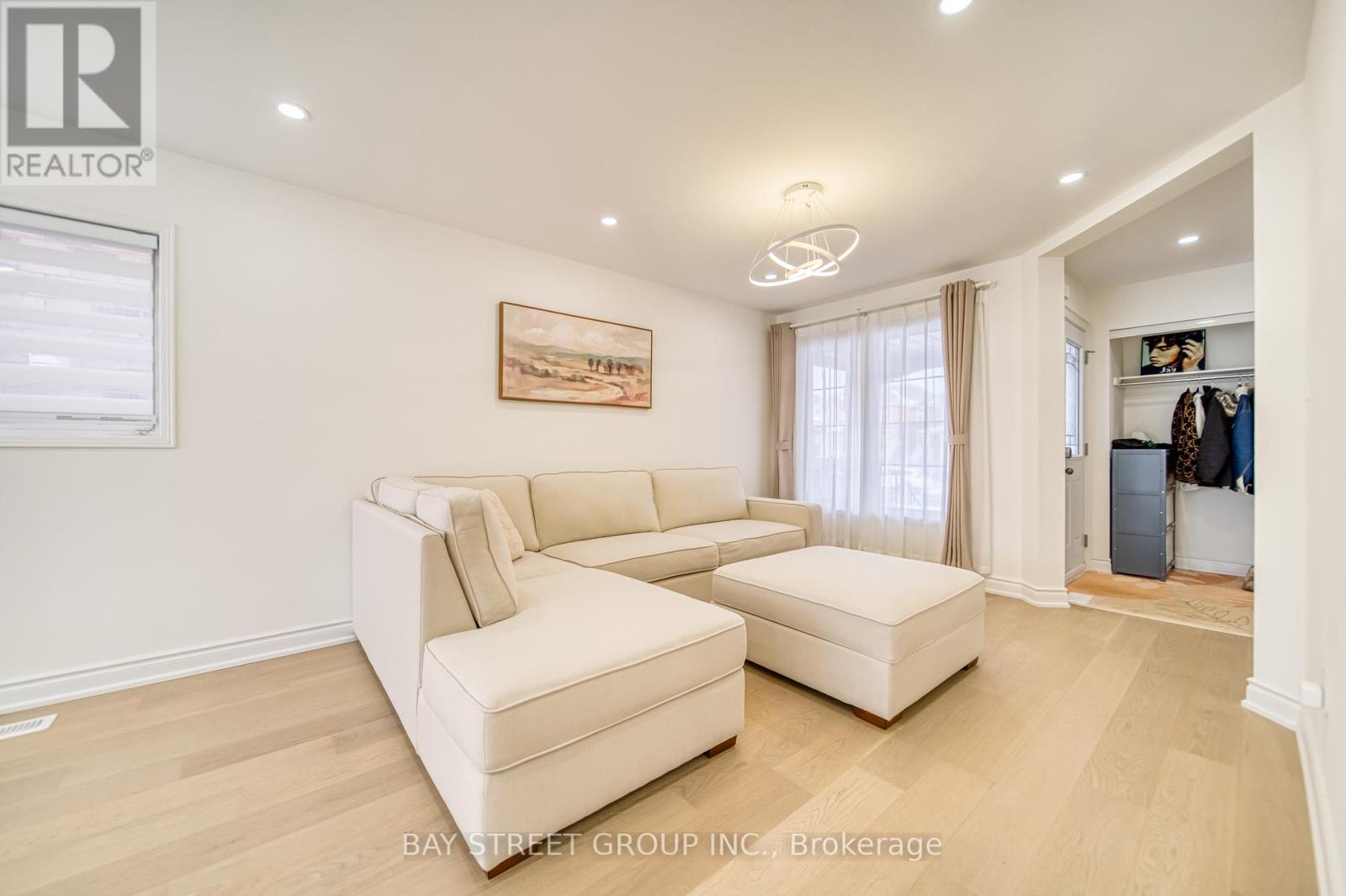 5328 Hollypoint Ave, Mississauga, Ontario  L5V 2L3 - Photo 6 - W8053628