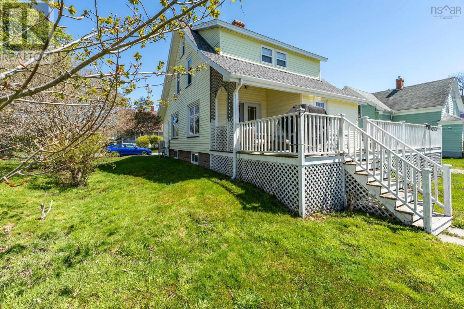 29 Porter Street, Yarmouth, Nova Scotia  B5A 2Y7 - Photo 3 - 202402407