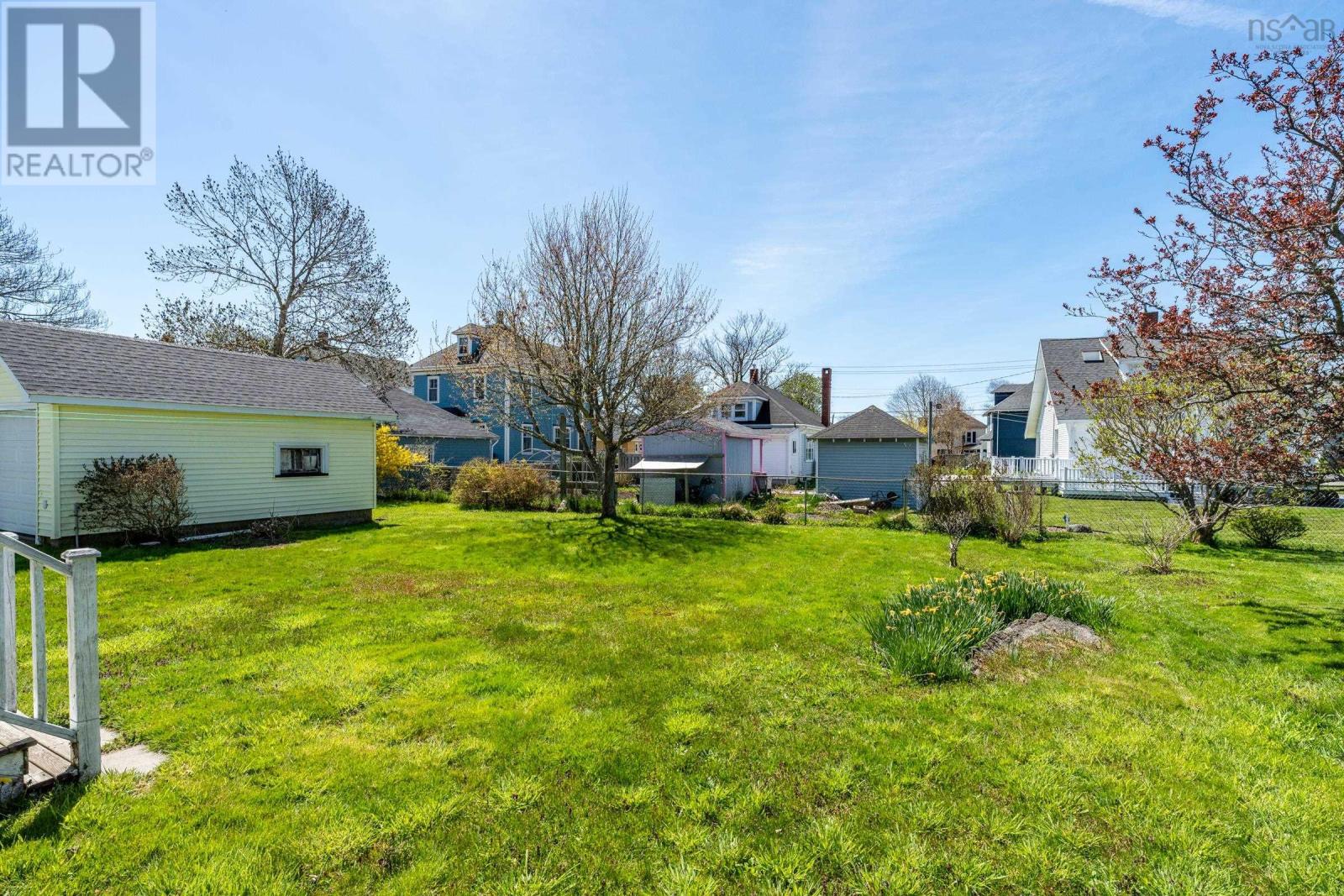 29 Porter Street, Yarmouth, Nova Scotia  B5A 2Y7 - Photo 4 - 202402407