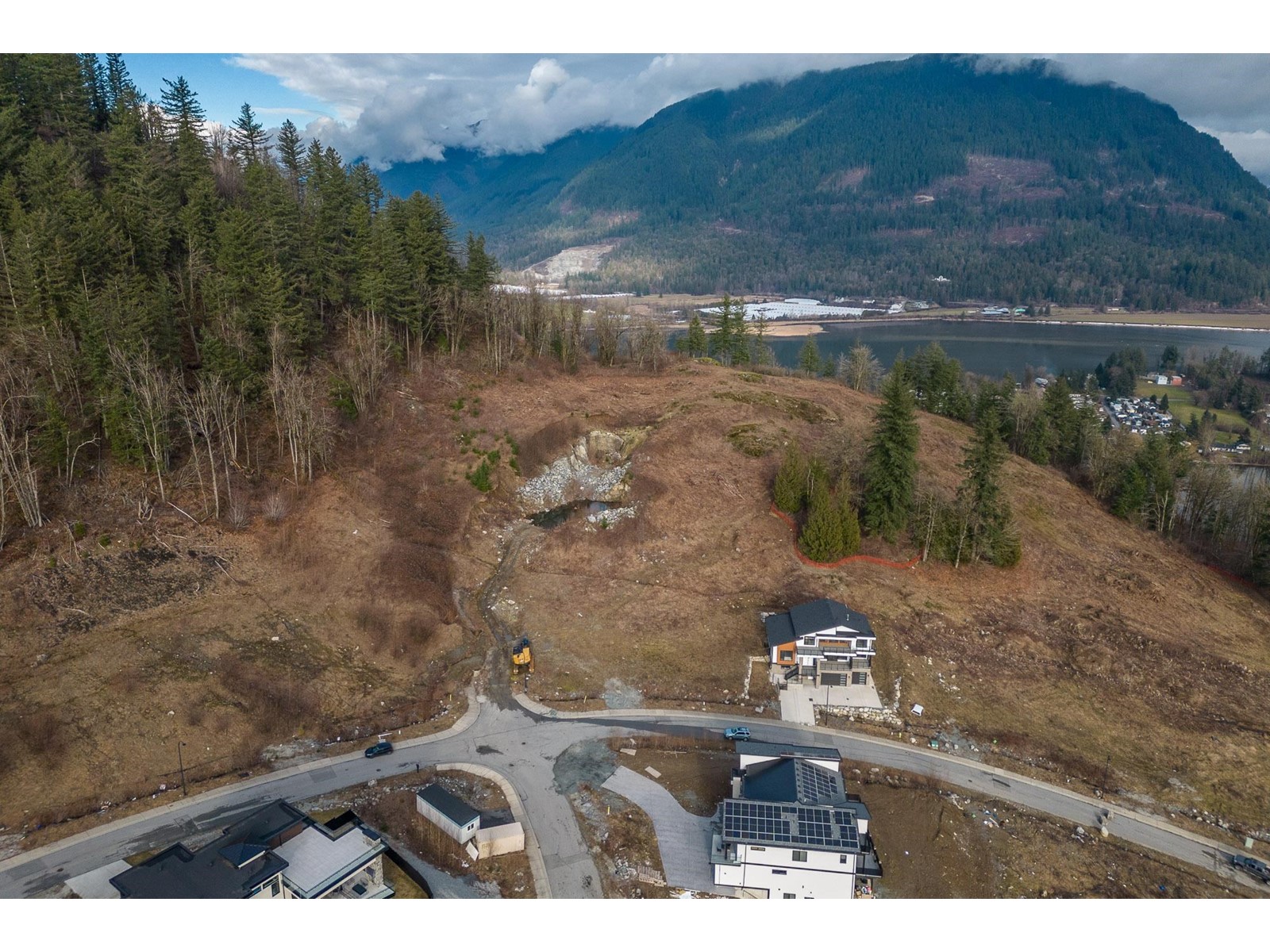 9126 Hatzic Ridge Drive, Mission, British Columbia  V2V 0J4 - Photo 17 - R2847501