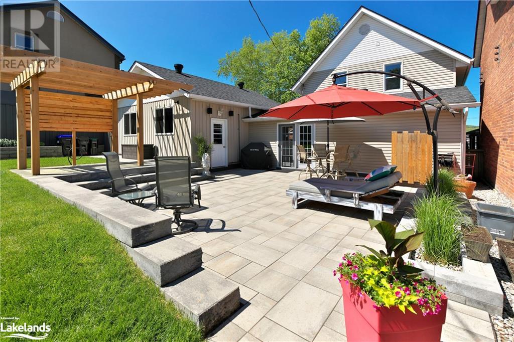 17 Peel Street, Penetanguishene, Ontario  L9M 1A5 - Photo 3 - 40537079