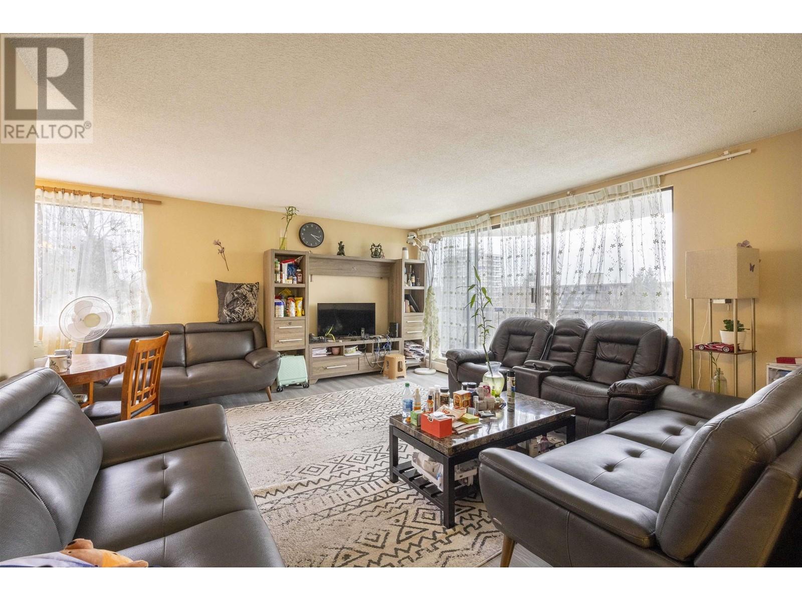 302 701 W Victoria Park, North Vancouver, British Columbia  V7M 2L2 - Photo 2 - R2848340