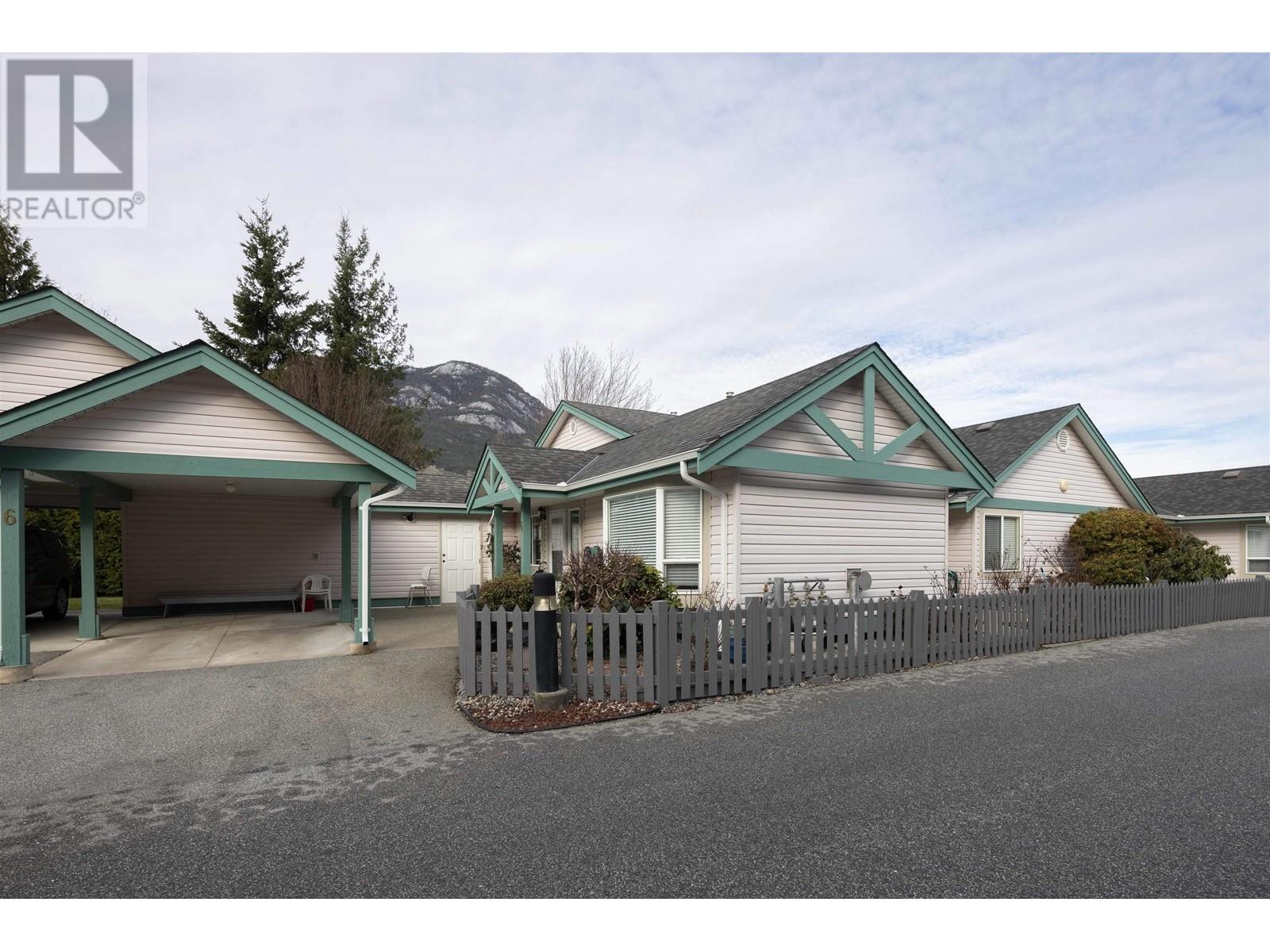 6 1201 Pemberton Avenue, Squamish, British Columbia  V8B 0J7 - Photo 1 - R2848370