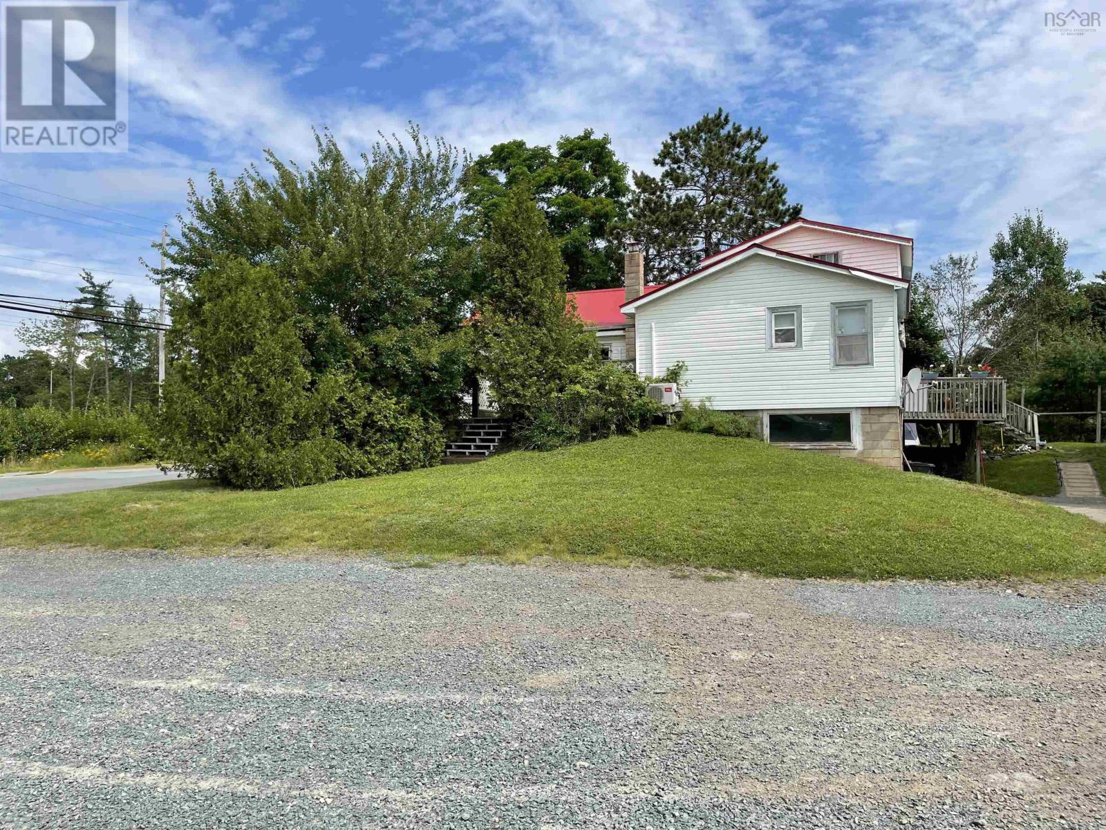 393 St. Phillips Street, Bridgewater, Nova Scotia  B4V 1W7 - Photo 2 - 202402463