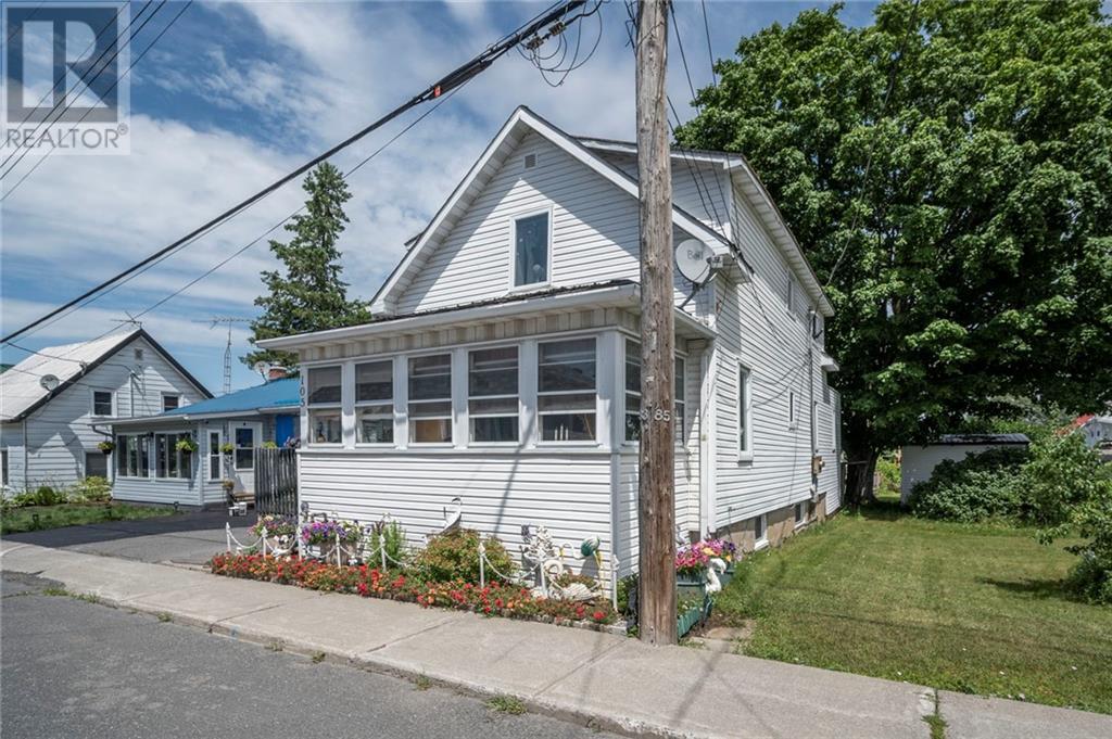 105 Dominion Street S, Alexandria, Ontario  K0C 1A0 - Photo 2 - 1376896
